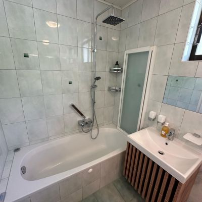 4200fd0a-a3e3-4c8c-af56-8991abc34e6a